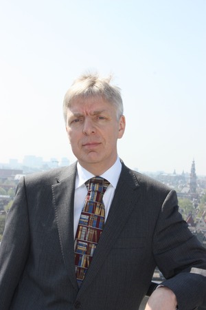 Portret Hans van Velzen, directeur OBA
